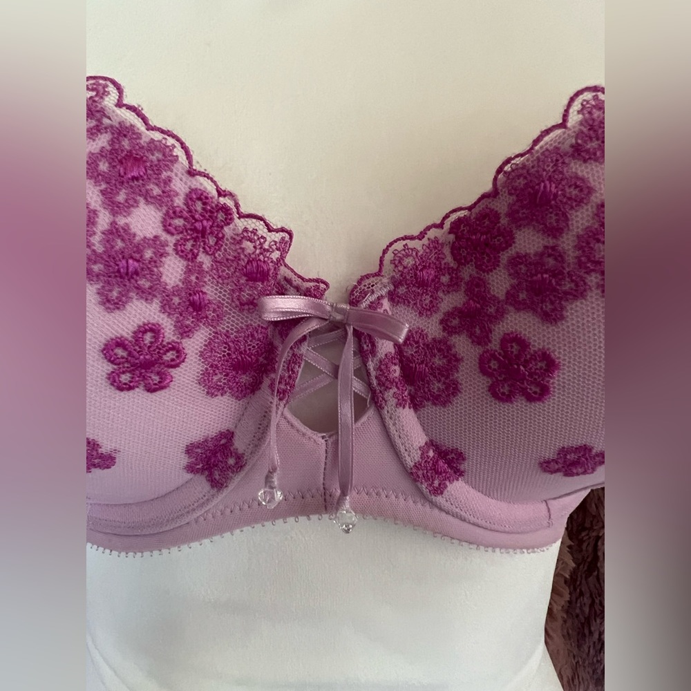 Victoria Secret Bra - Picture 3 of 7